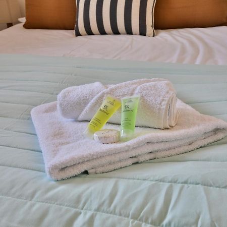 Stayright 2 Bed Beach House With Private Parking- Next To Barry Beach And Jackson Bay 외부 사진