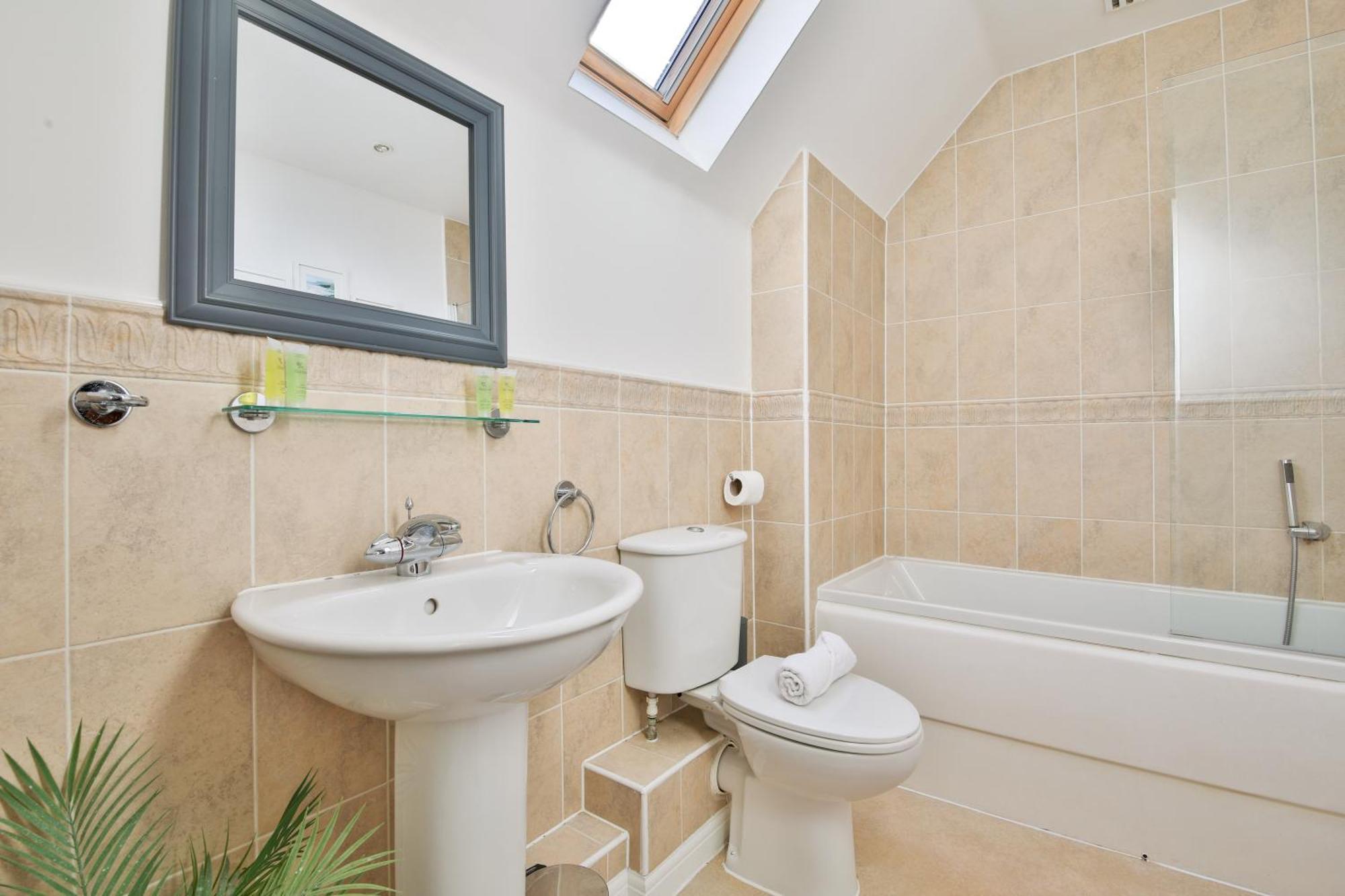 Stayright 2 Bed Beach House With Private Parking- Next To Barry Beach And Jackson Bay 외부 사진