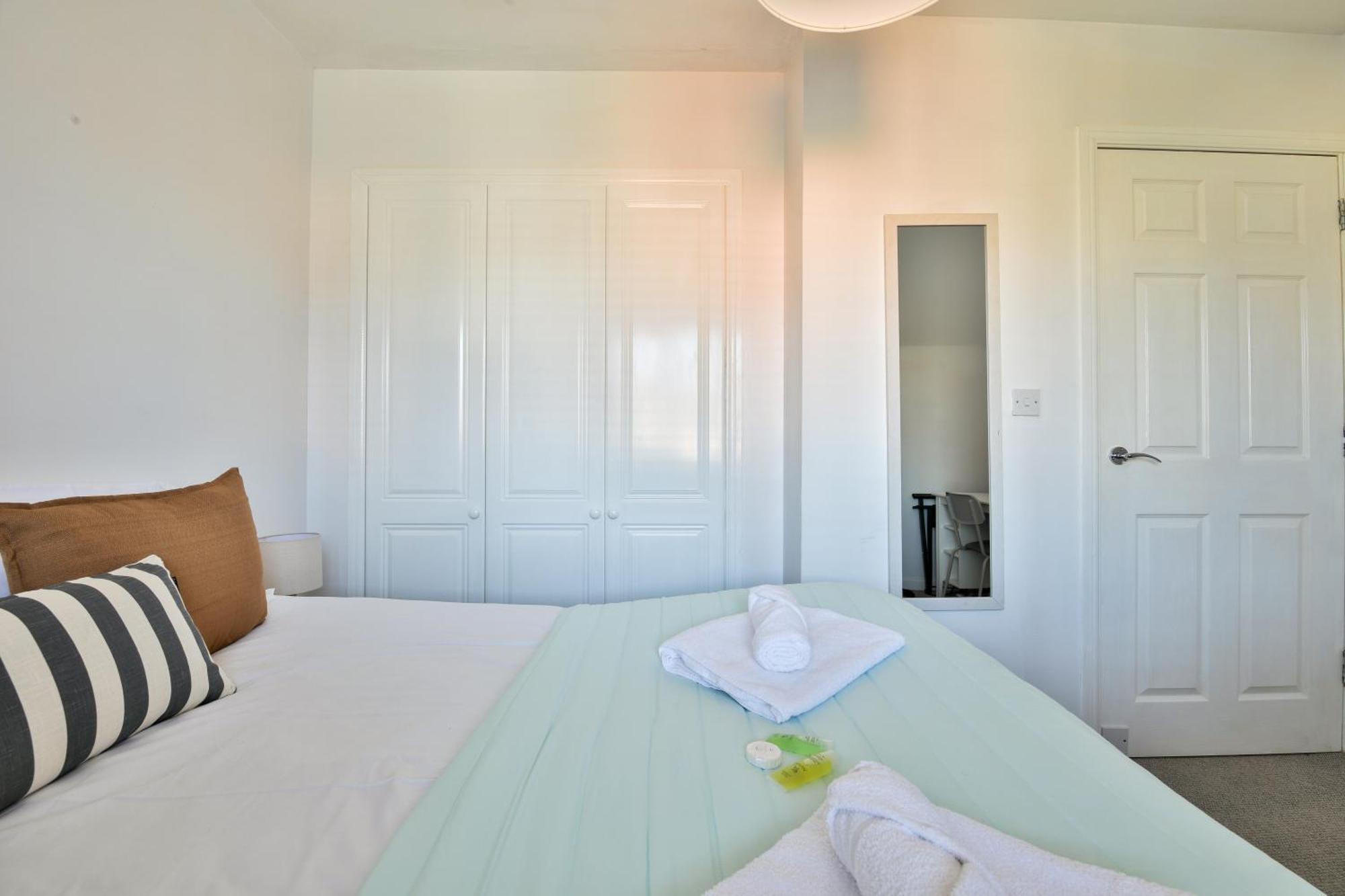 Stayright 2 Bed Beach House With Private Parking- Next To Barry Beach And Jackson Bay 외부 사진